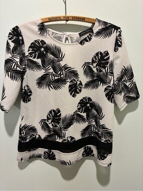 MANDY EVANS Black & White Tropical Leaf Short Sleeve Top Size Medium